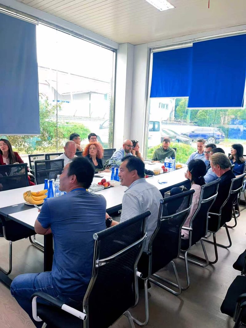 Customer meeting with Yoho sales team in Shanghai office