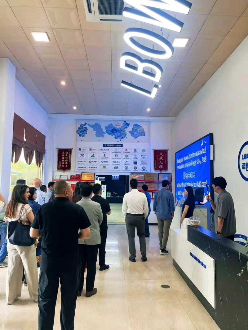 Customer visiting Yoho showroom with international clients