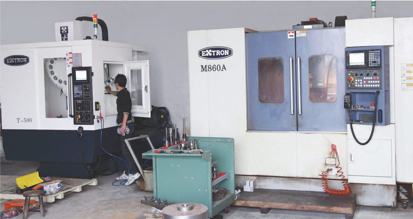 Hard Capsule Filling Machine for Pharmaceutical GMP Factory - full machine view with control panel and production stations